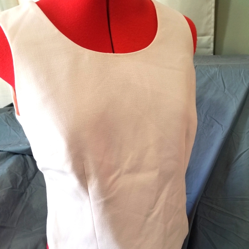 Sleeveless suit top